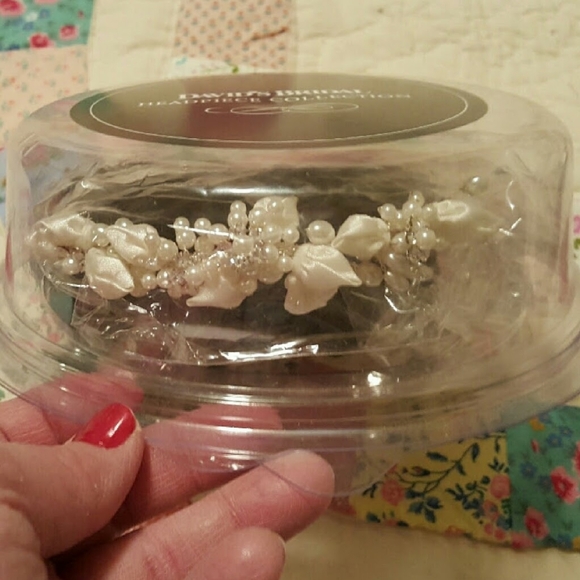 #222 David's Bridal - Crystal & Pearl like beaded Ivory headband - Picture 5 of 9